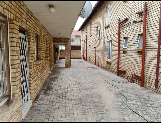1 BEDROOM APARTMENT FOR SALE IN RUSTENBURG CENTRAL